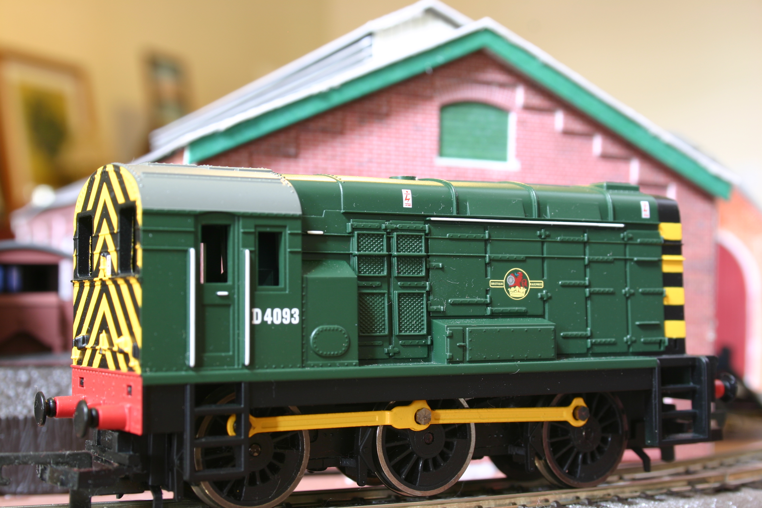 [Obrázek: hornby-railroad-class-08-d4093.jpg]